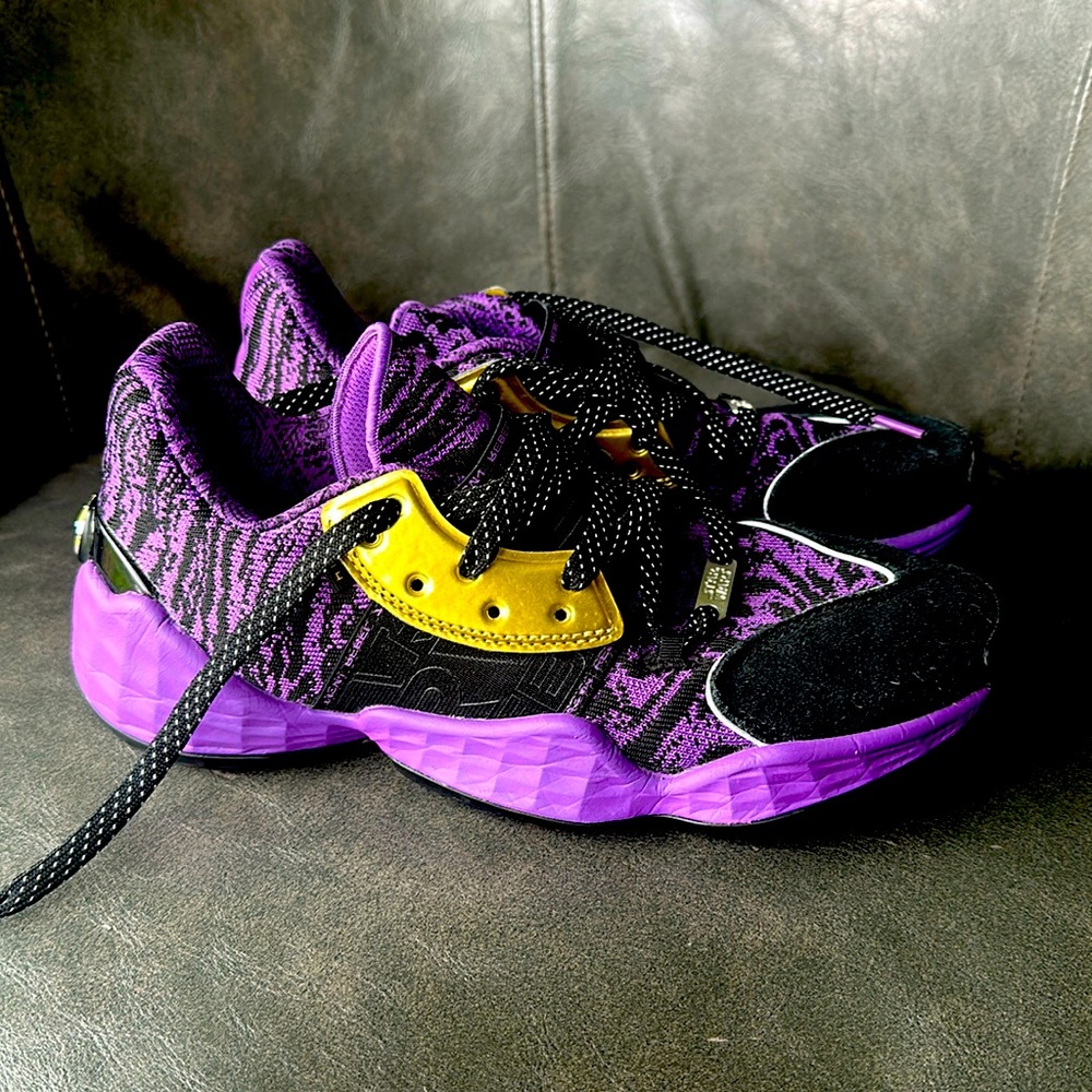 NWOT Adidas Harden Volume 4 Star Wars Basketball shoes